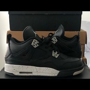 Air Jordan 4 Retro.